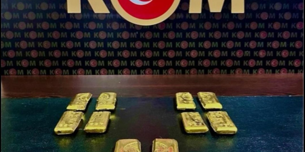 Amasya'da, Otobüste Yolcunun Üzerinde 3 Kilo 'Külçe Altın' Ele Geçirildi