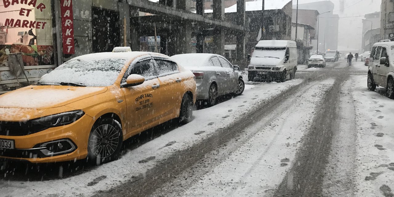 Hakkari'de Kar Ve Tipi Günlük Yaşamı Olumsuz Etkiledi
