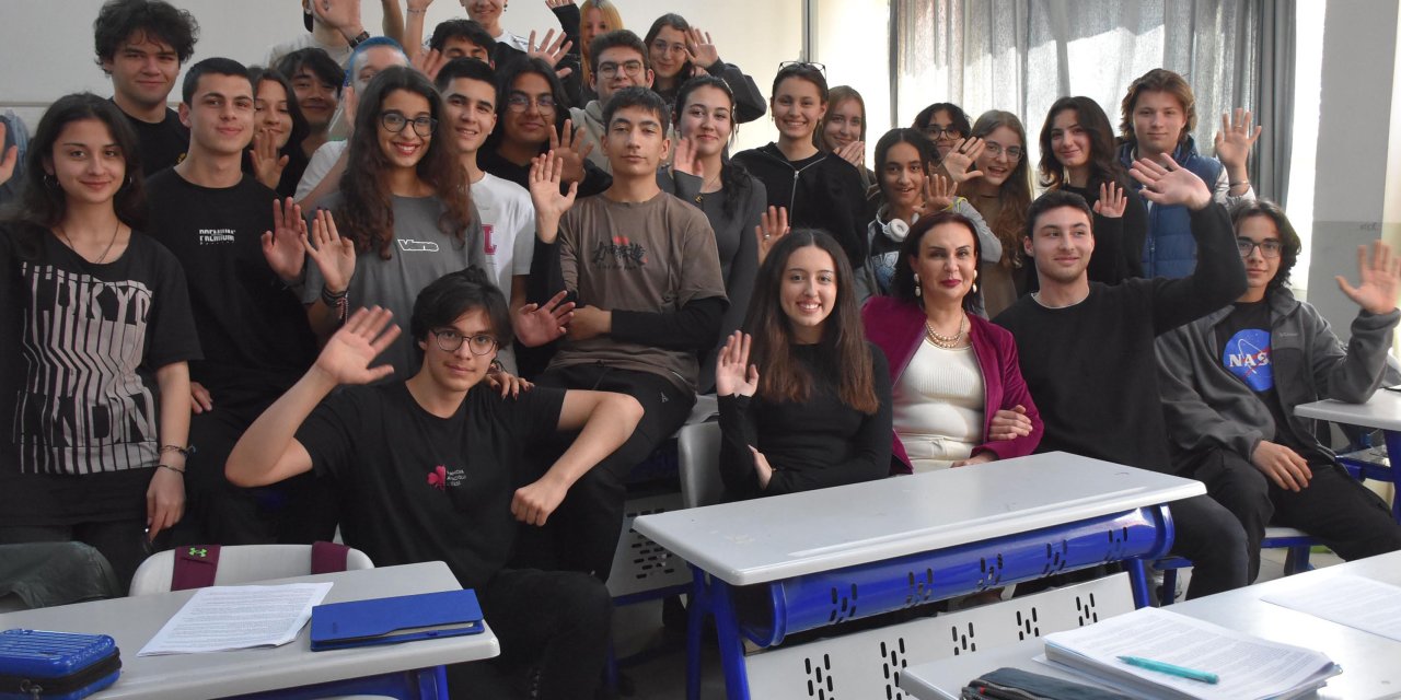 Kanseri Yenen Yelda Öğretmen, Kendisi Gibi Kanser Hastalarına Umut Oldu