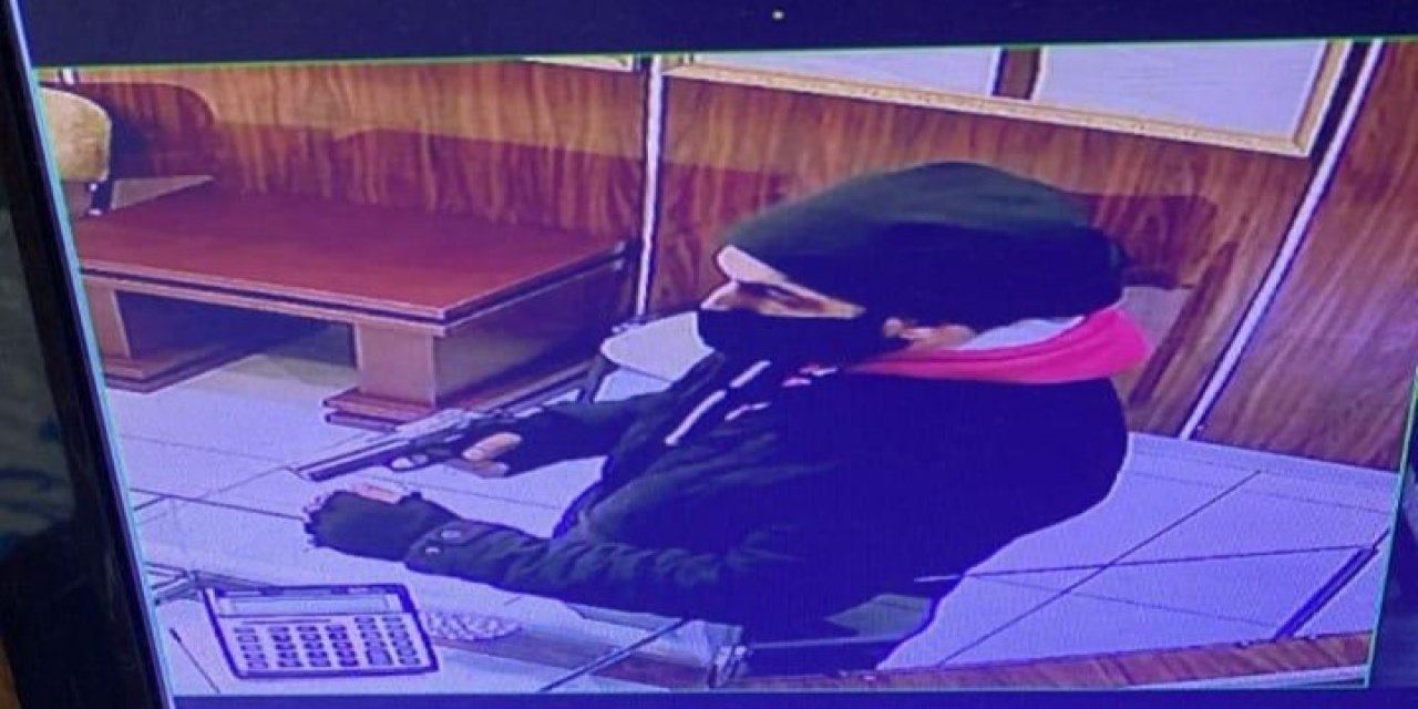 İstanbul - Esenyurt’ta Kuyumcuya Silahlı Soygun Girişimi Kamerada