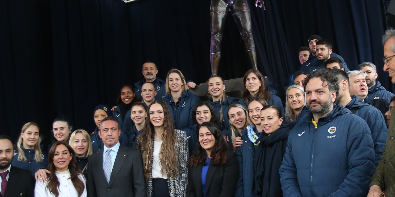 Eda Erdem Dündar'ın Ülker Stadyumu Önündeki Heykelinin Açılışı Yapıldı