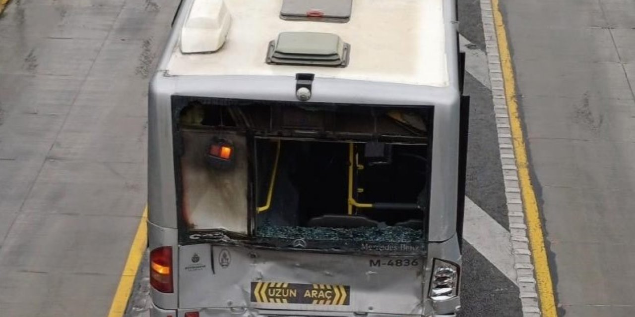 İstanbul - Avcılar’da İki Metrobüs Çarpıştı: 4 Yaralı