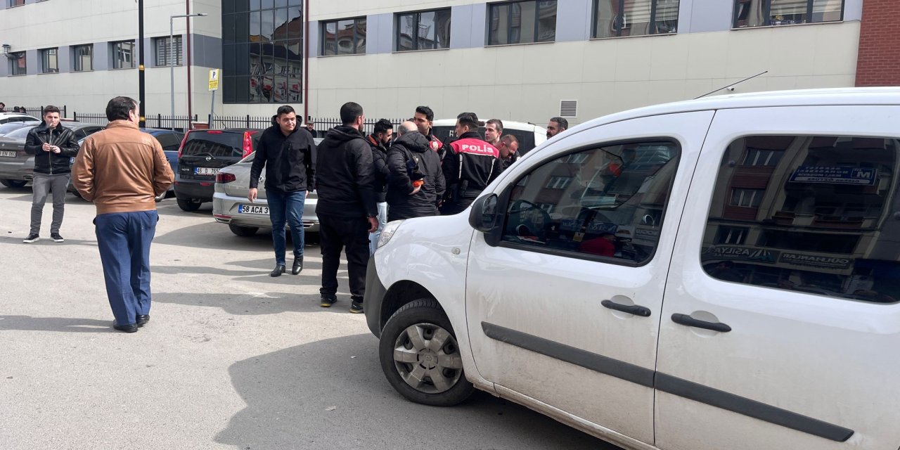 Tartıştığı Otoparkçıya Tüfek Çekti; O Anlar Kamerada