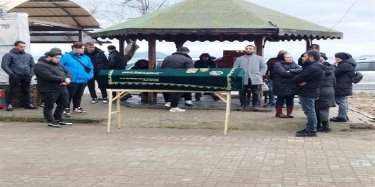 Marmara'da Batan 'batuhan A'nın Sahibi Toprağa Verildi; Adını Gemiye Verdiği Oğlu Tabutun Başından Ayrılmadı