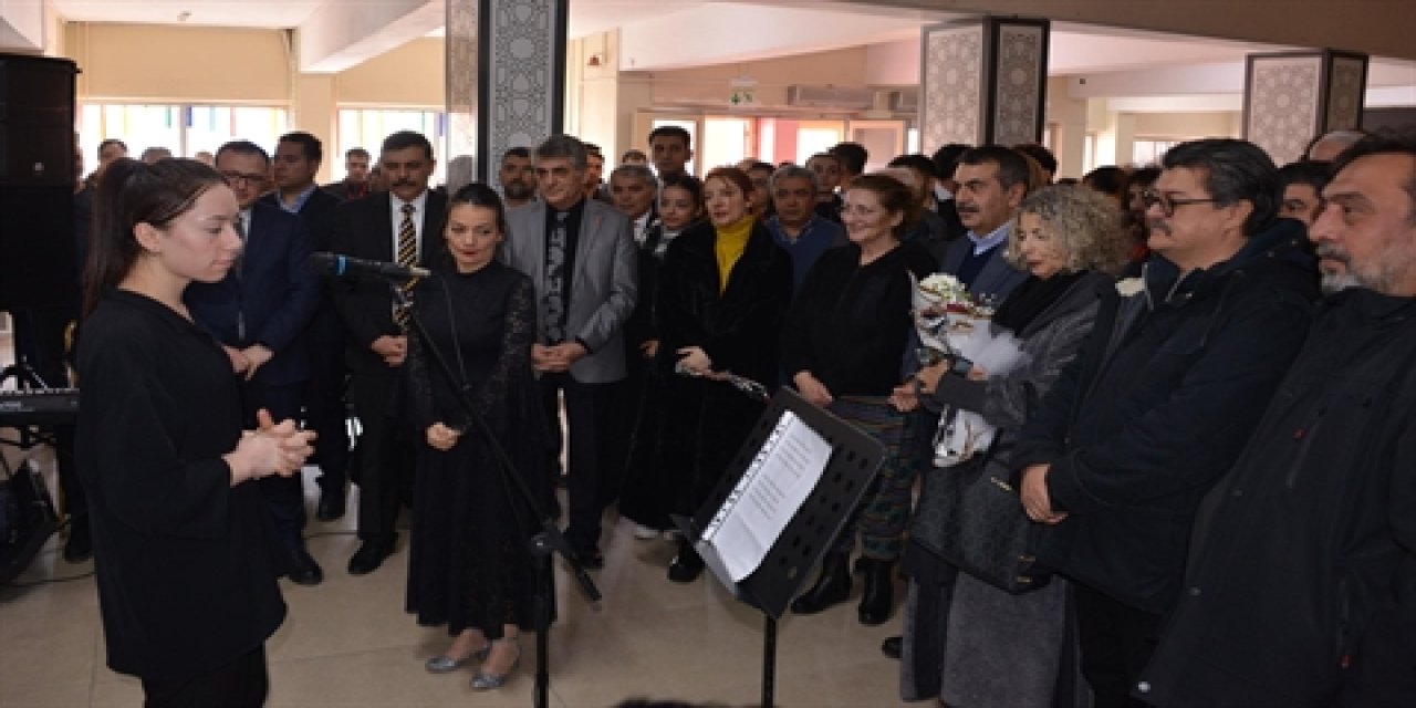 Bakan Tekin, Erzurum'da 'sanatın İsyanı, Filistin'De Duyguların Çığlığı' Sergisini Gezdi