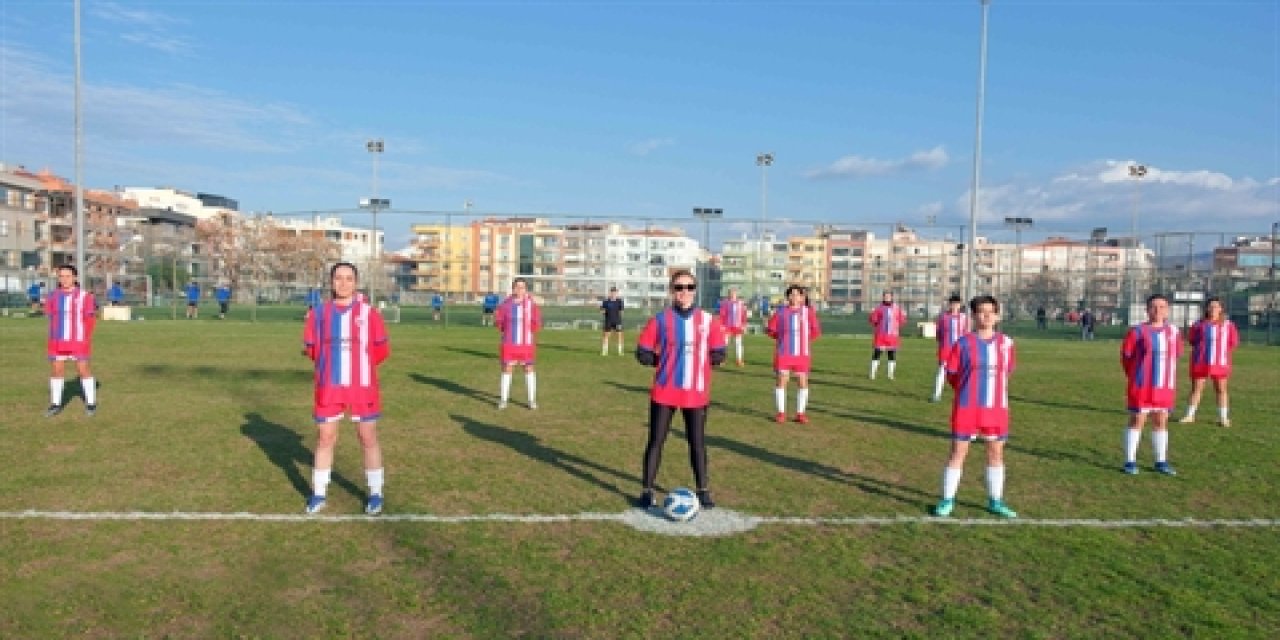 Dardanel Kadın Futbol Takımı’na Şahika Ercümen Desteği