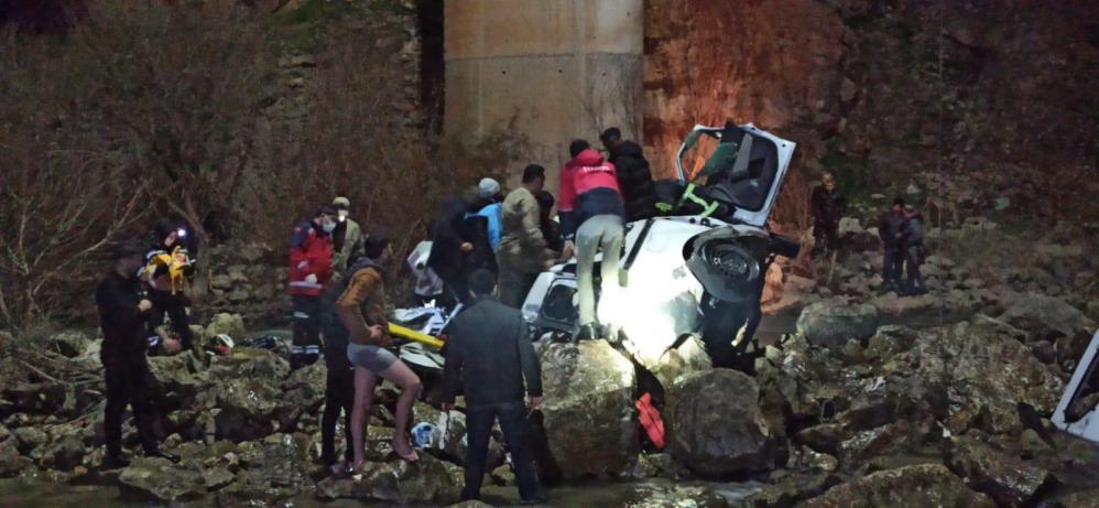 Batman'da köprüden uçan otomobilde ölenlerin sayısı 3'e yükseldi