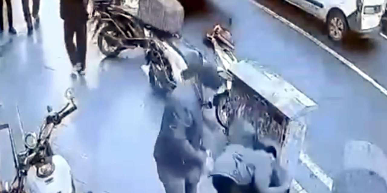 Sokakta Takip Ettiği Husumetlisinin Başına Taşla Vurdu