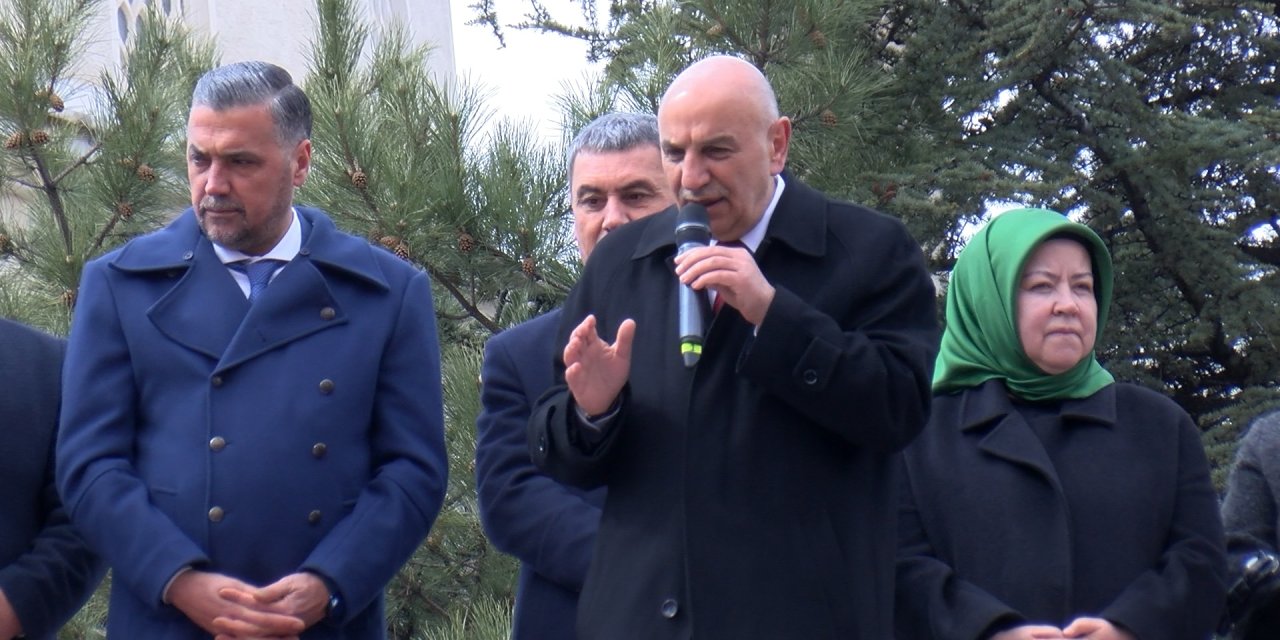 Turgut Altınok: Dem'in Himayesi Altına Giren Bir Başkan Var