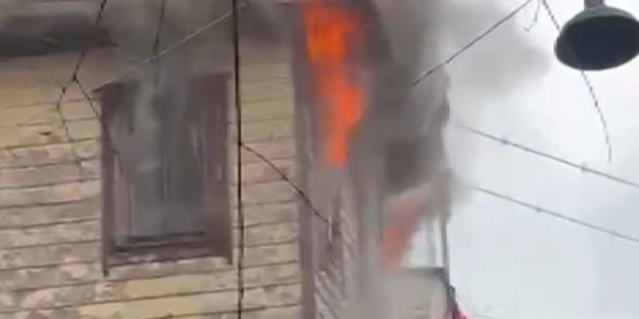 İstanbul - (Ek Görüntü Ve Geniş Haber) - Ortaköy'de Yangın Paniği; İki Katlı İş Yeri Alev Alev Yandı
