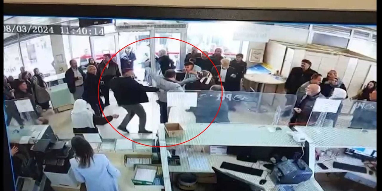 Ptt Şubesinde Güvenlik Görevlisinin Bıçaklandığı Kavga Kamerada