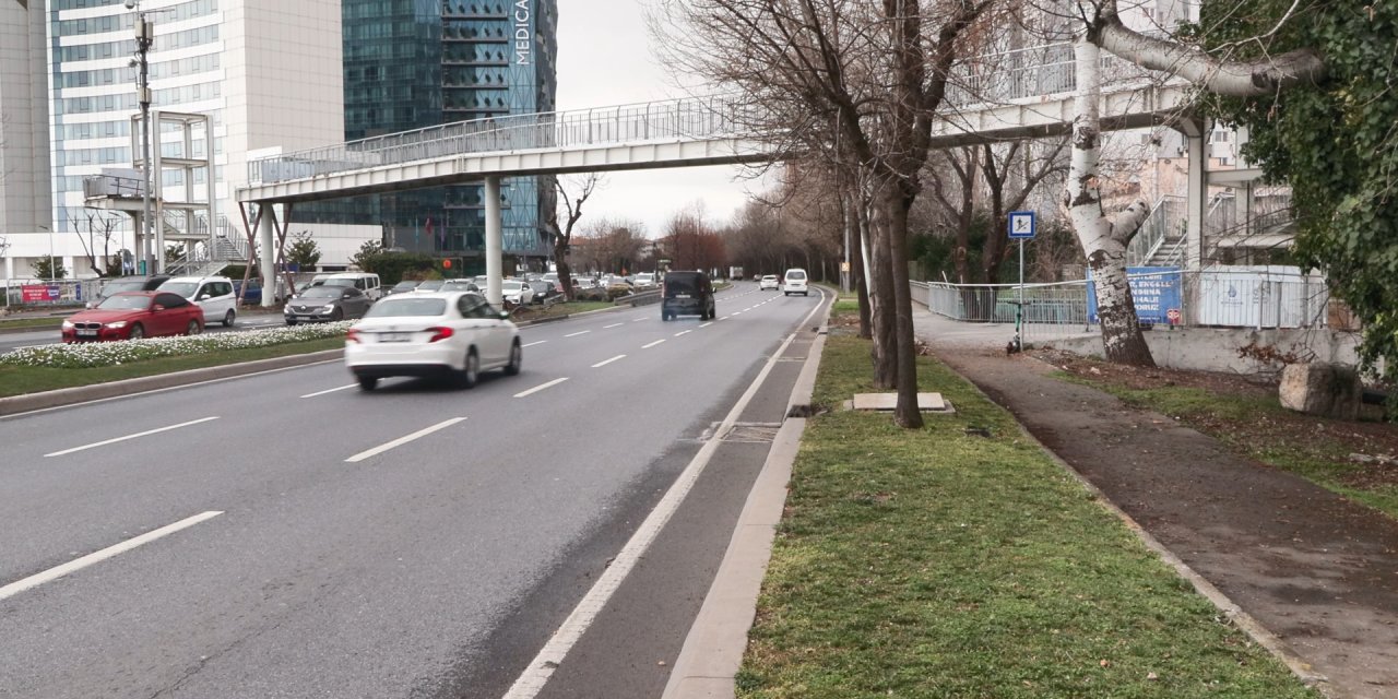 Bakırköy’de Yarım Üst Geçit Çevresinde Tehlikeli