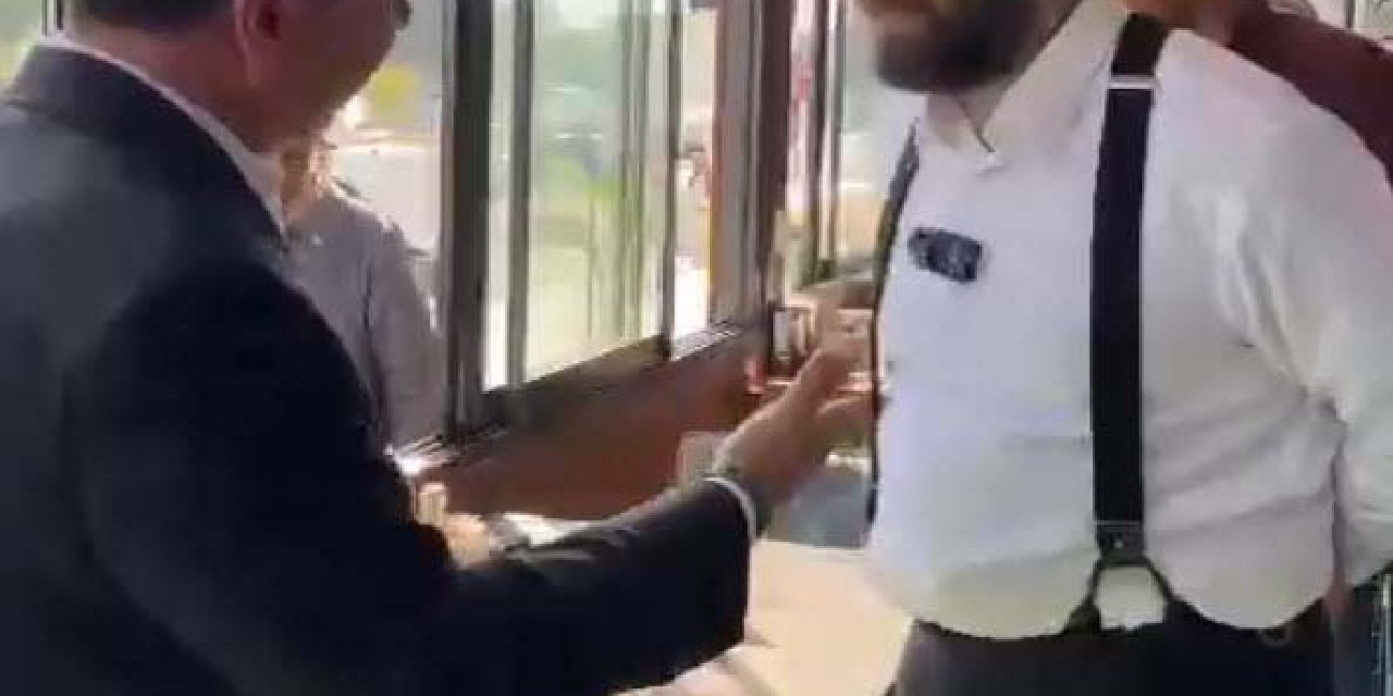 Chp Muğla Büyükşehir Belediye Başkan Adayı Aras İle İyi Parti Bodrum Belediye Başkan Adayı Süer Arasında 'Tokalaşma' Gerginliği