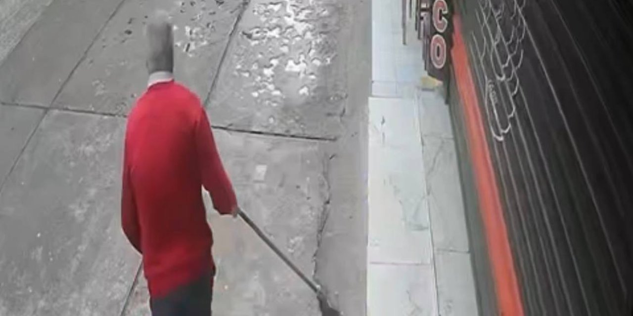 Kar Maskesiyle Girdikleri Kuyumcudan 1,5 Kilo Altın Çaldılar (2)