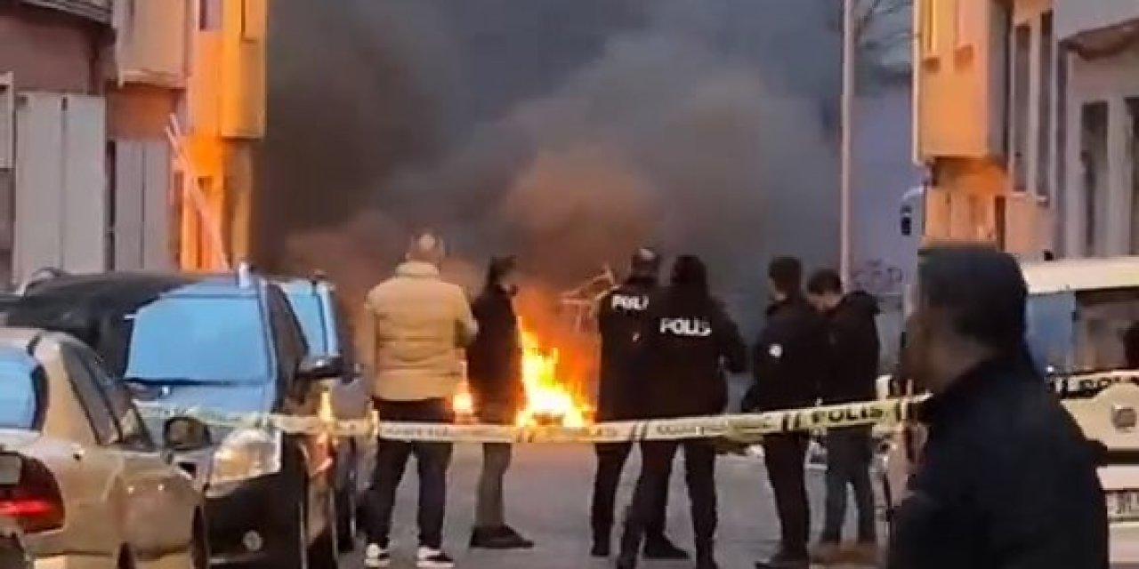 İstanbul- Bayrampaşa'da Mahalleli İle Kavga Eden Hurdacılar, Hurdaları Yaktı