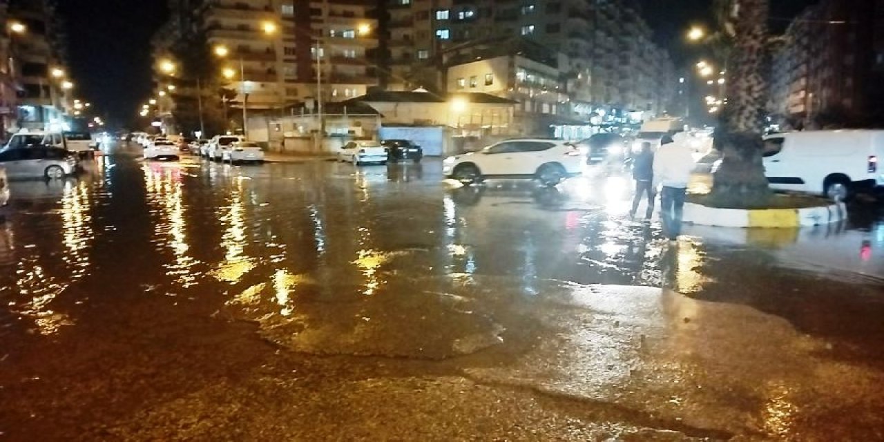 Mardin'de Sağanak; Cadde Ve Sokaklar Suyla Doldu