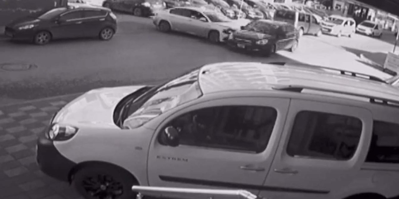 İstanbul - Ataşehir'de Dört Yolda Yaşanan Kazalar Kamerada