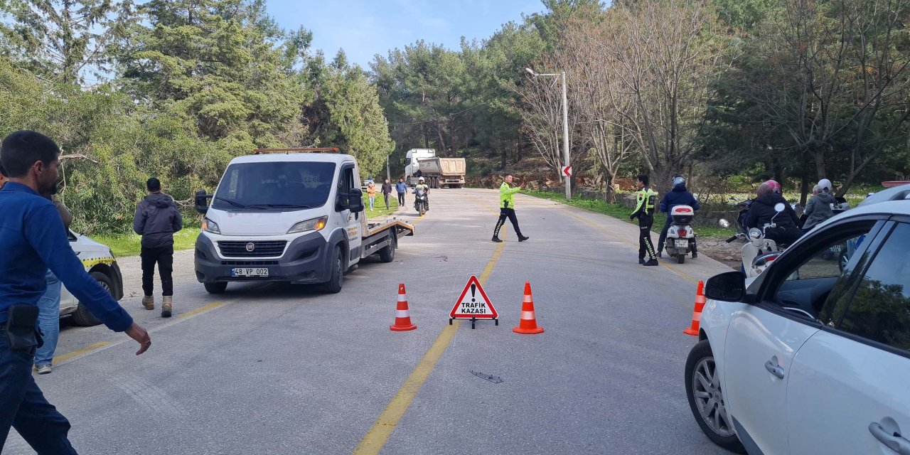 Bodrum'da, Hafriyat Kamyonuna Çarpan Motosikletli Öldü