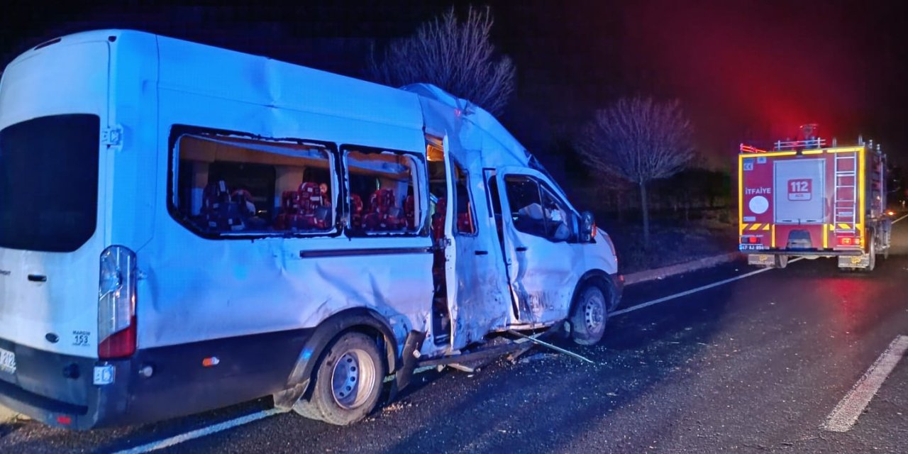 Mardin'de Tır İle Öğrenci Ve Öğretmenlerin Taşındığı Minibüs Çarpıştı: 7 Yaralı