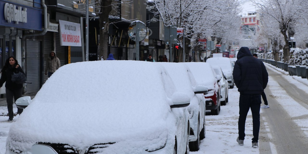Van'da, 152 Yerleşim Yerinin Yolu Kardan Kapandı