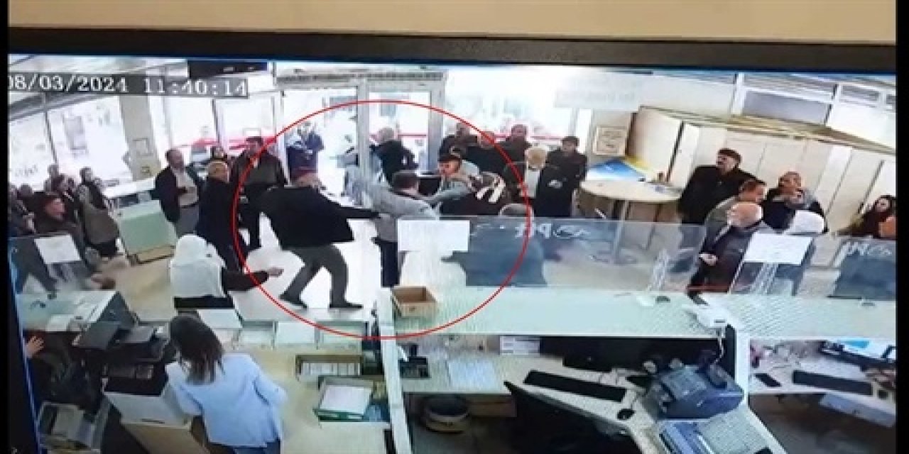 Ptt Şubesinde Güvenlik Görevlisini Bıçaklayan Baba İle Oğlu Serbest