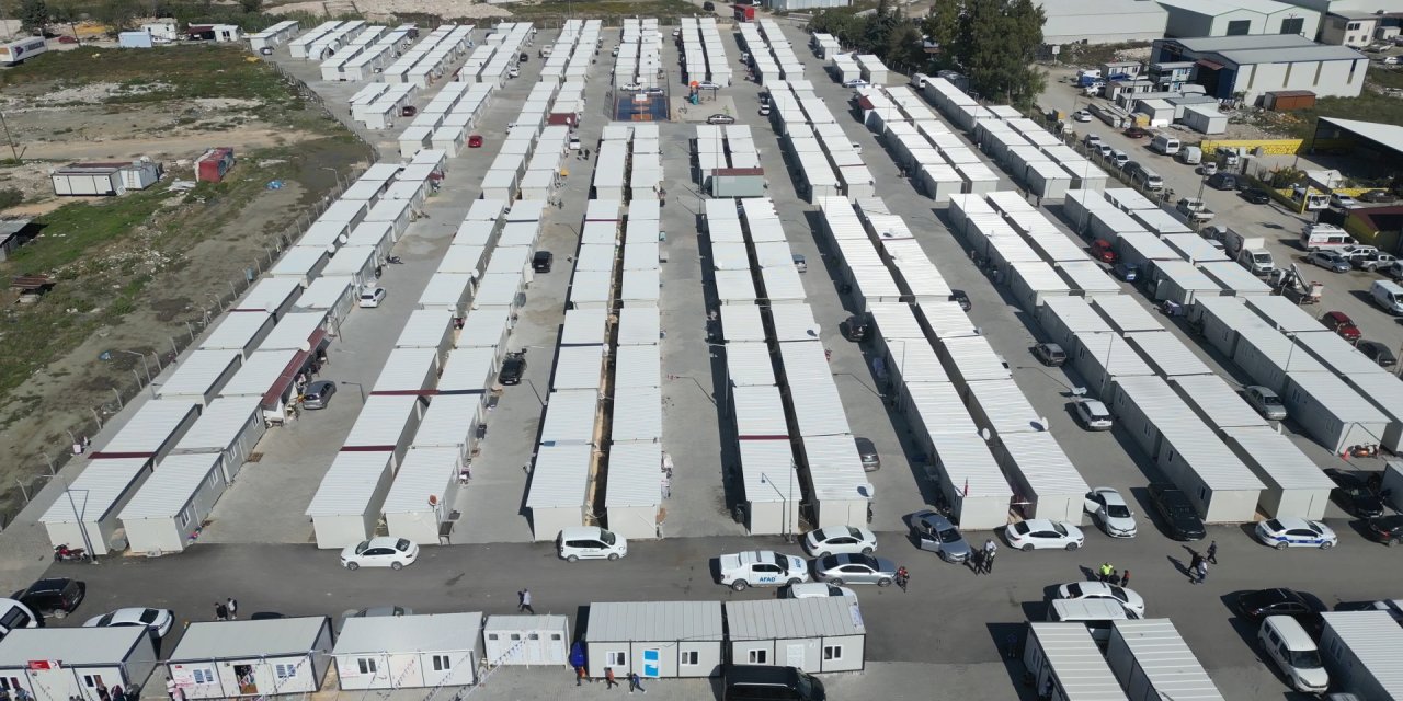 219 Bin Hataylı, Ramazanı Konteynerde Karşılıyor