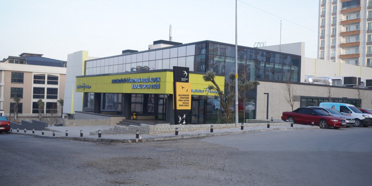 Beylikdüzü’nde ‘Öğretmen Fedai Altun Kapalı Spor Tesisi’ Hizmete Açıldı
