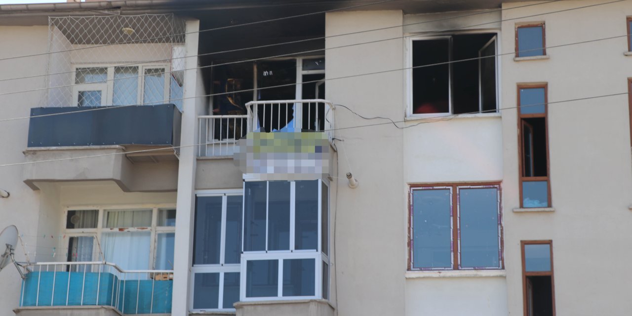 Eşiyle Tartışan Koca, Evi Ateşe Verdi