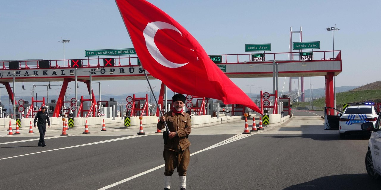 Şehitler İçin Çanakkale'ye Yürüyen Gazi Torunu, 1915 Çanakkale Köprüsü'nden Geçti