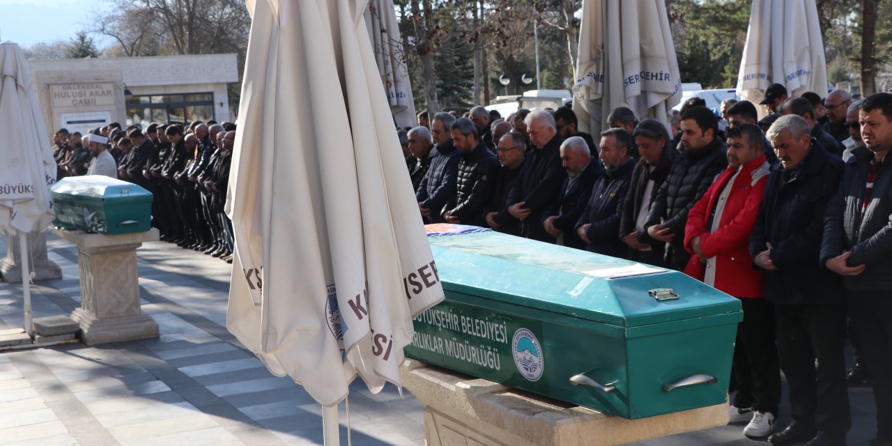 Kamyon İle Otomobil Çarpıştı; Baba Ve Kızı Öldü, 1 Yaralı (2)