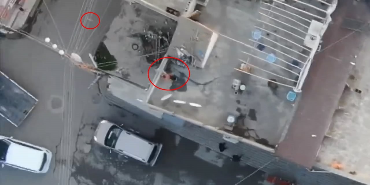 Polis Operasyonunda Çatıya Çıkıp Uyuşturucuyu Karşı Binaya Attı; O Anlar Kamerada