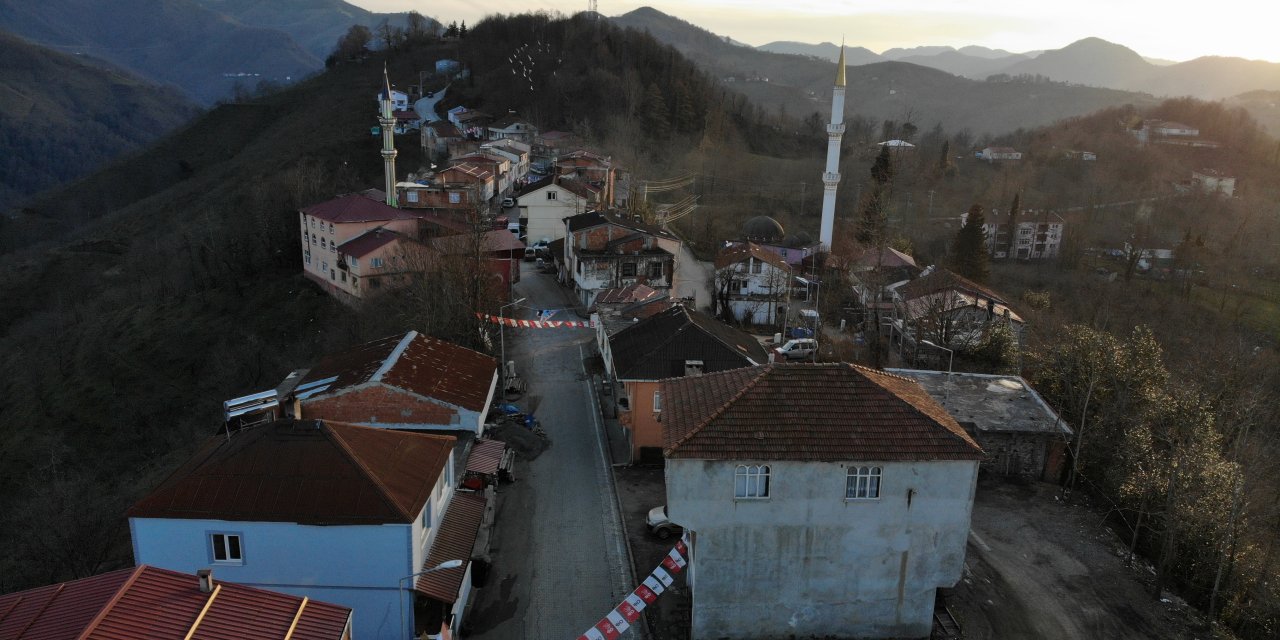 Bir Adımda İl Değiştirip 1 Dakika Arayla Oruç Açıyorlardı, İki Mahalleden Ortak İftar Kararı