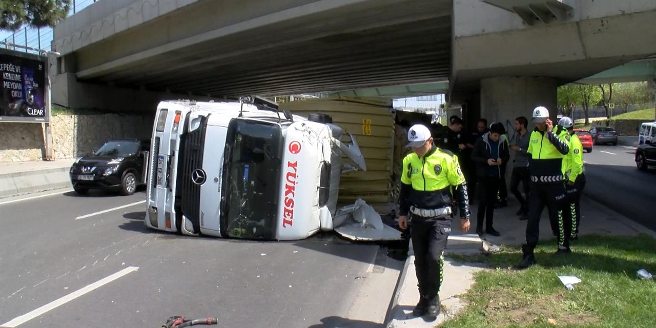 Bakırköy'de 4 Kişinin Ölümüne Neden Olan Tır'ın Aynı Köprüye 2019'da Da Çarptığı Ortaya Çıktı