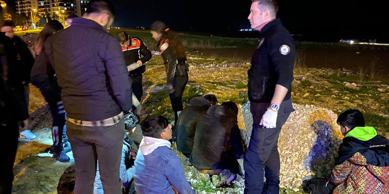 Edirne’de ‘Dur’ İhtarından Kaçan Hafif Ticari Araçta 7 Kaçak Göçmen Yakalandı