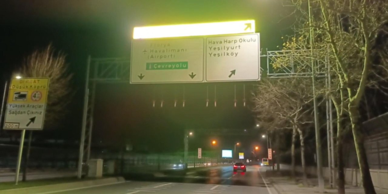 İstanbul-bakırköy'de Tır Şoförünün Uyarı İşaretlerini Dikkate Almadığı Ortaya Çıktı