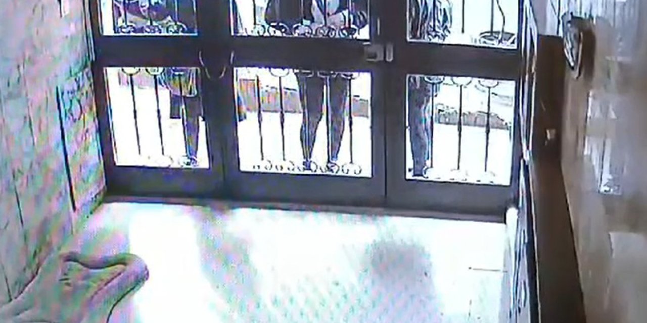 İstanbul- İstanbul'da Evlere Girerek Hırsızlık Yapan Şüpheliler Yakalandı