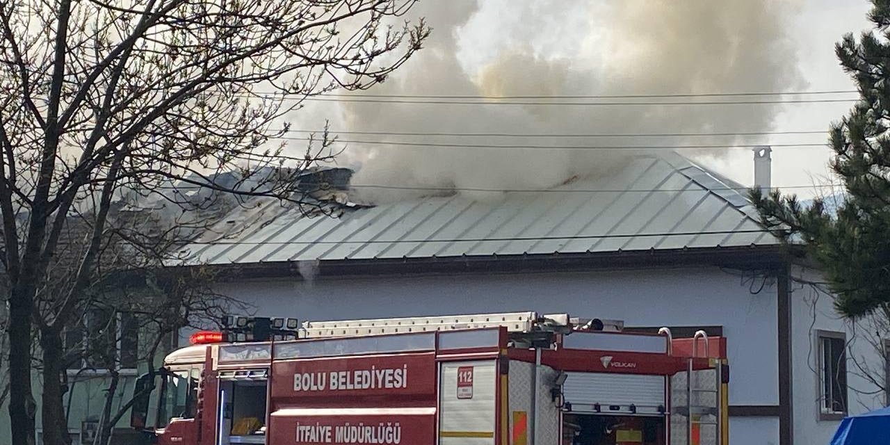 Balkona Konulan Soba Kovasından Çıkan Yangında 2 Ev Zarar Gördü