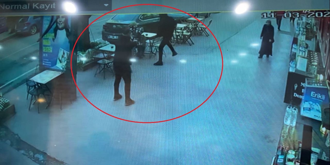 Husumetlisi Ve Yoldan Geçeni Vurduğu Anlar Kamerada