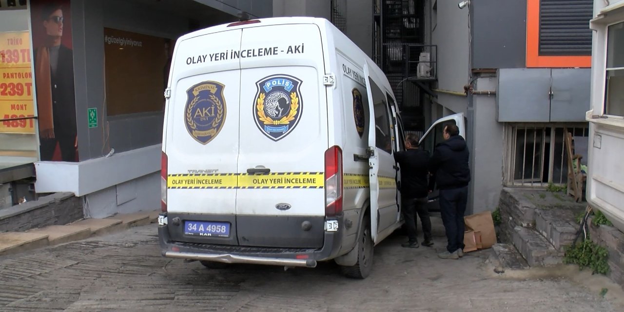 İstanbul - (Geniş Haber) - Bahçelievler'de İyi Parti Eski Milletvekili Bıçaklı Saldırıda Yaralandı