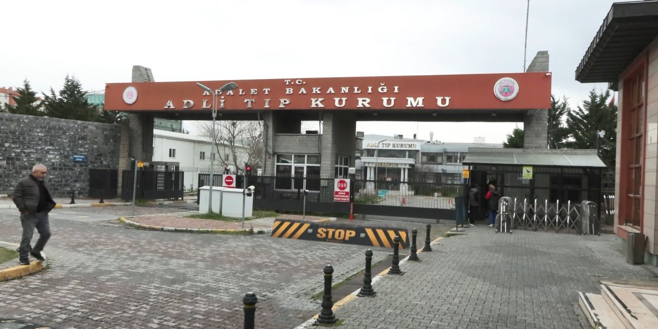 İstanbul- Bakırköy'de Tır Kazasında Hayatını Kaybeden 4 Kişinin Cenazeleri Adli Tıp'tan Alındı