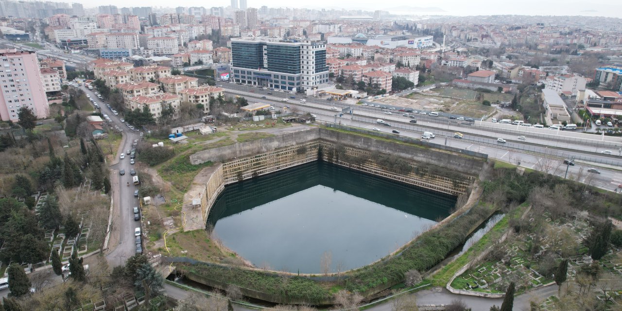 İstanbul- Kadıköy'de Su Dolan İnşaat Sahasını "Google Maps" Göl Olarak Gösteriyor