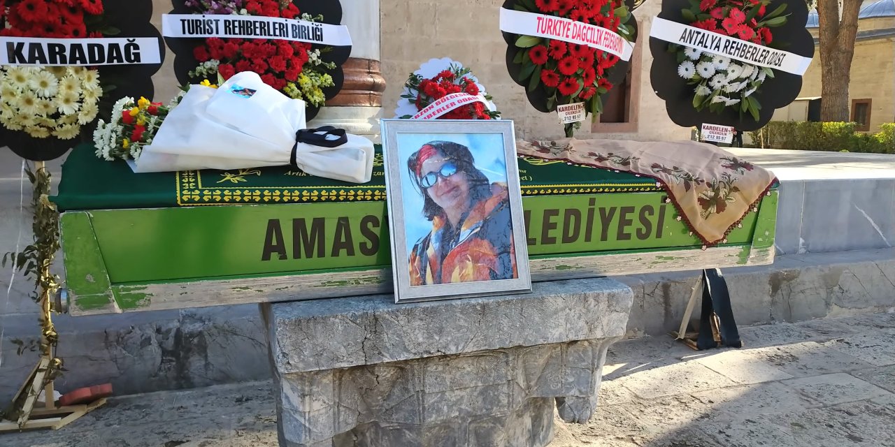 Kar Kütlesinin Altında Kalarak Ölen Rehber İnan, Amasya’da Toprağa Verildi