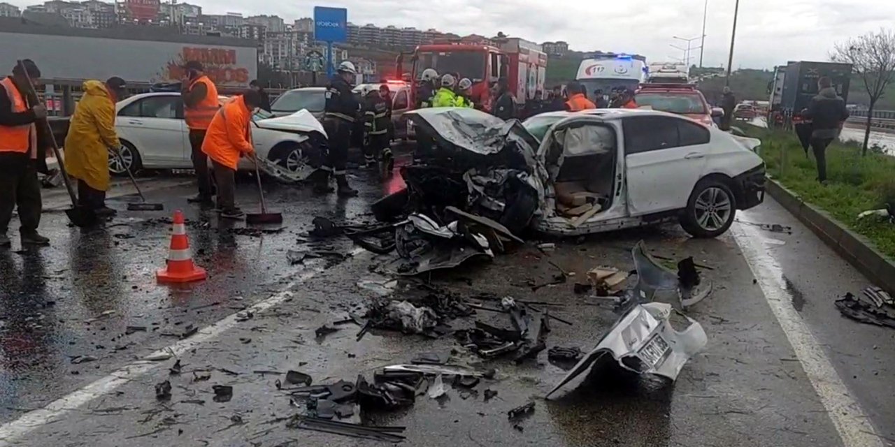 Tekirdağ’da İki Otomobil Kafa Kafaya Çarpıştı: 1 Ölü, 2 Yaralı