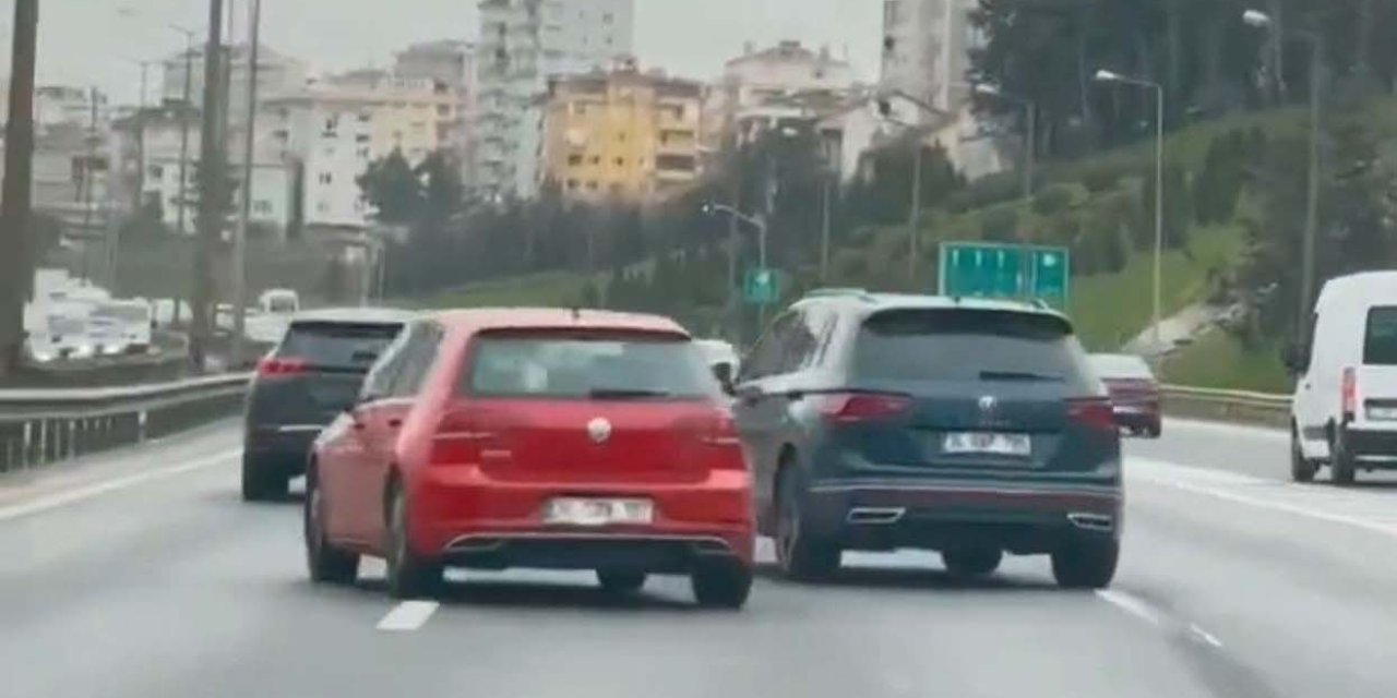 İstanbul - Ataşehir'de Yol Verme İnatlaşması Kazaya Neden Oldu