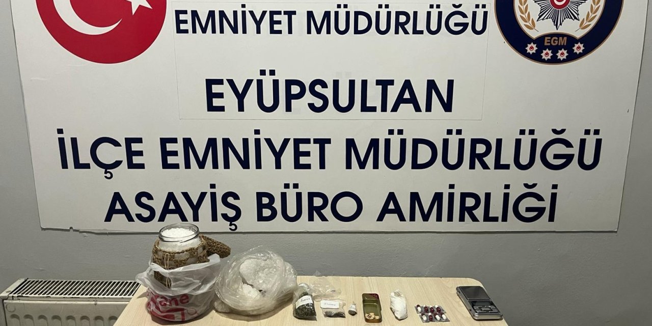 Eyüpsultan’da Borcunu Ödemeyen Kadını Rehin Aldı