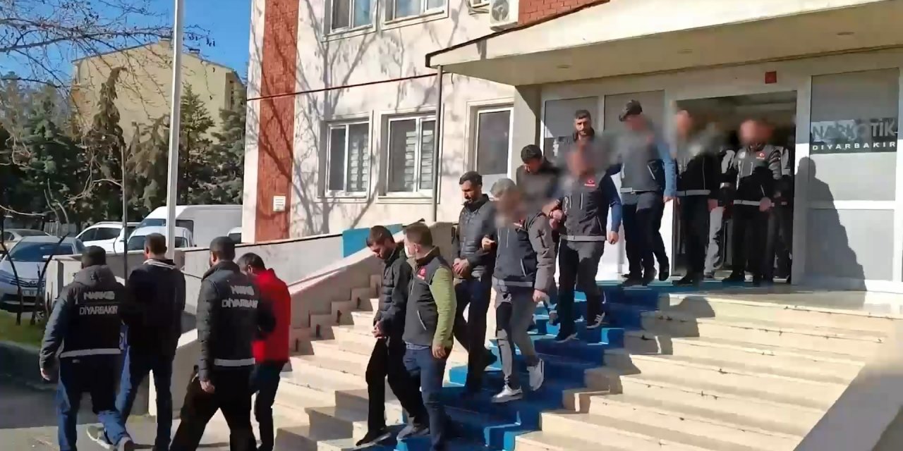 Diyarbakır’da Sokaklarda Uyuşturucu Satan ‘Akbabalar’ Suç Örgütü Çökertildi: 35 Tutuklama