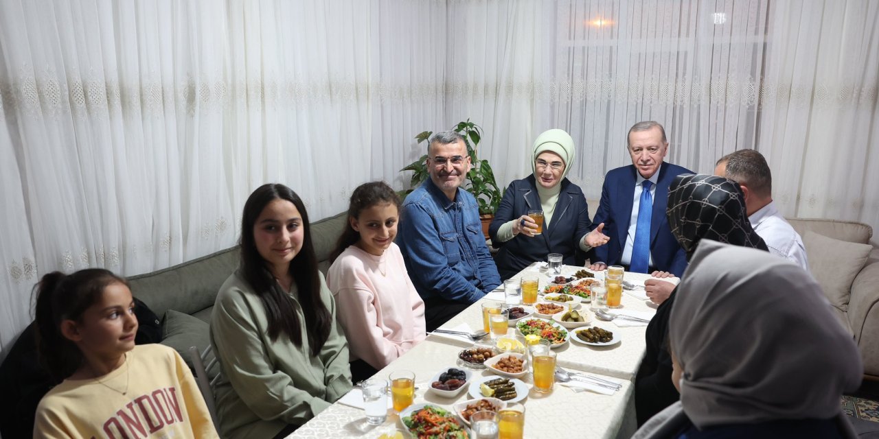 Cumhurbaşkanı Erdoğan Ve Eşi Emine Erdoğan, İftarda Taş Ailesinin Misafiri Oldu