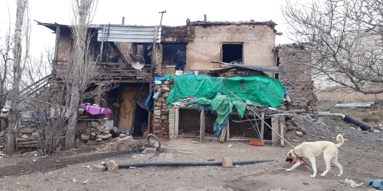 Kayseri’de İki Katlı Evde Çıkan Yangında 4 Çocuk Annesi Öldü