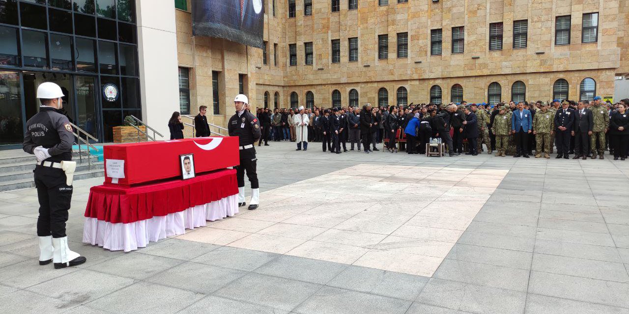 Hem Doğum Günü, Hem De Mezun Olup Göreve Başladığı Tarihte Şehit Olan Polis İçin Tören