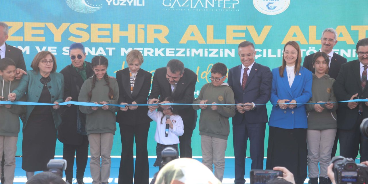 Bakan Tekin: Okul Bahçelerini Cıvıl Cıvıl Hale Getirdiğimiz Zaman Dijital Bağımlılıkla Mücadele Etmiş Olacağız (2)